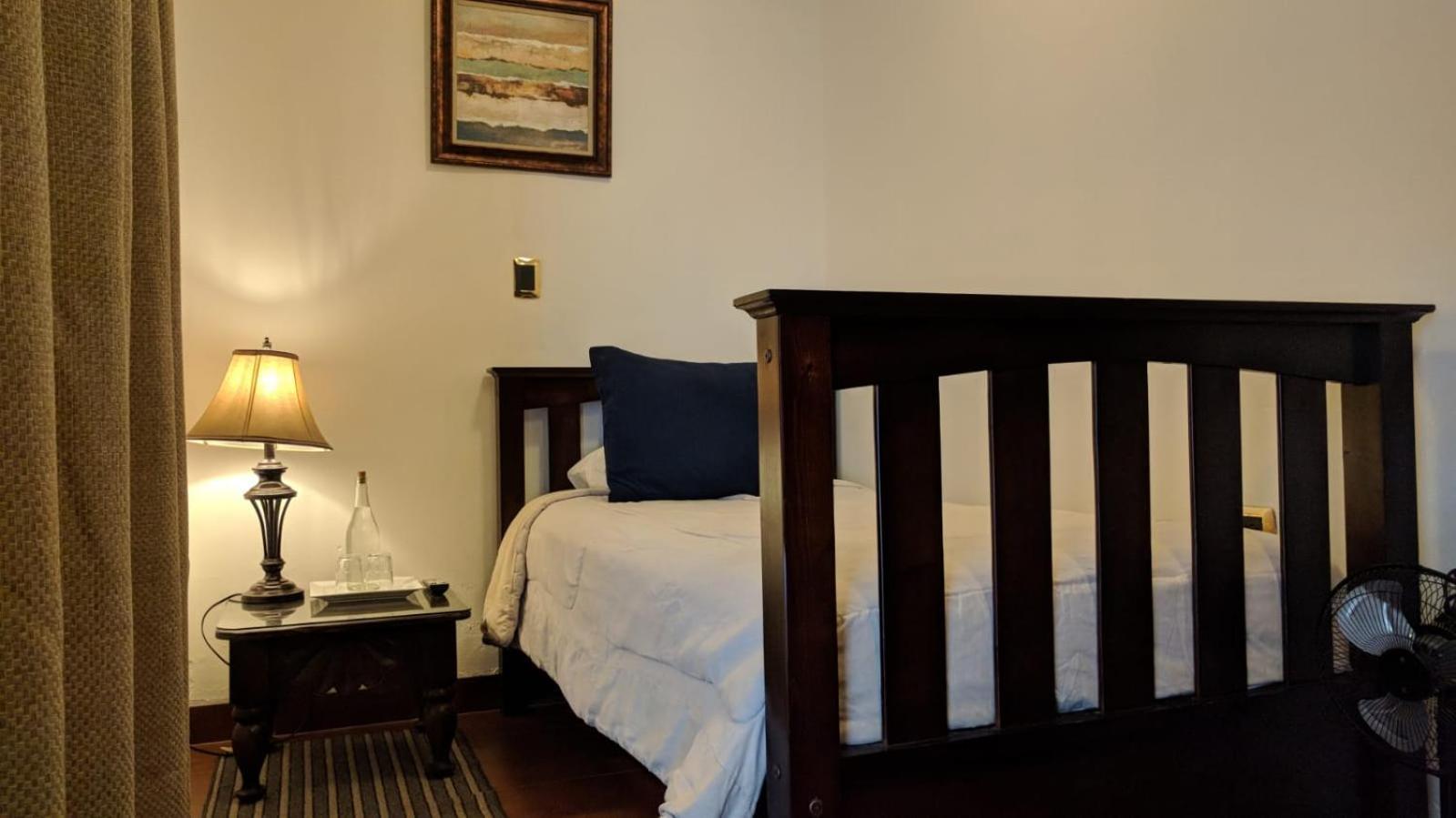 Hotel Posada De La Luna Антигуа-Гватемала Экстерьер фото
