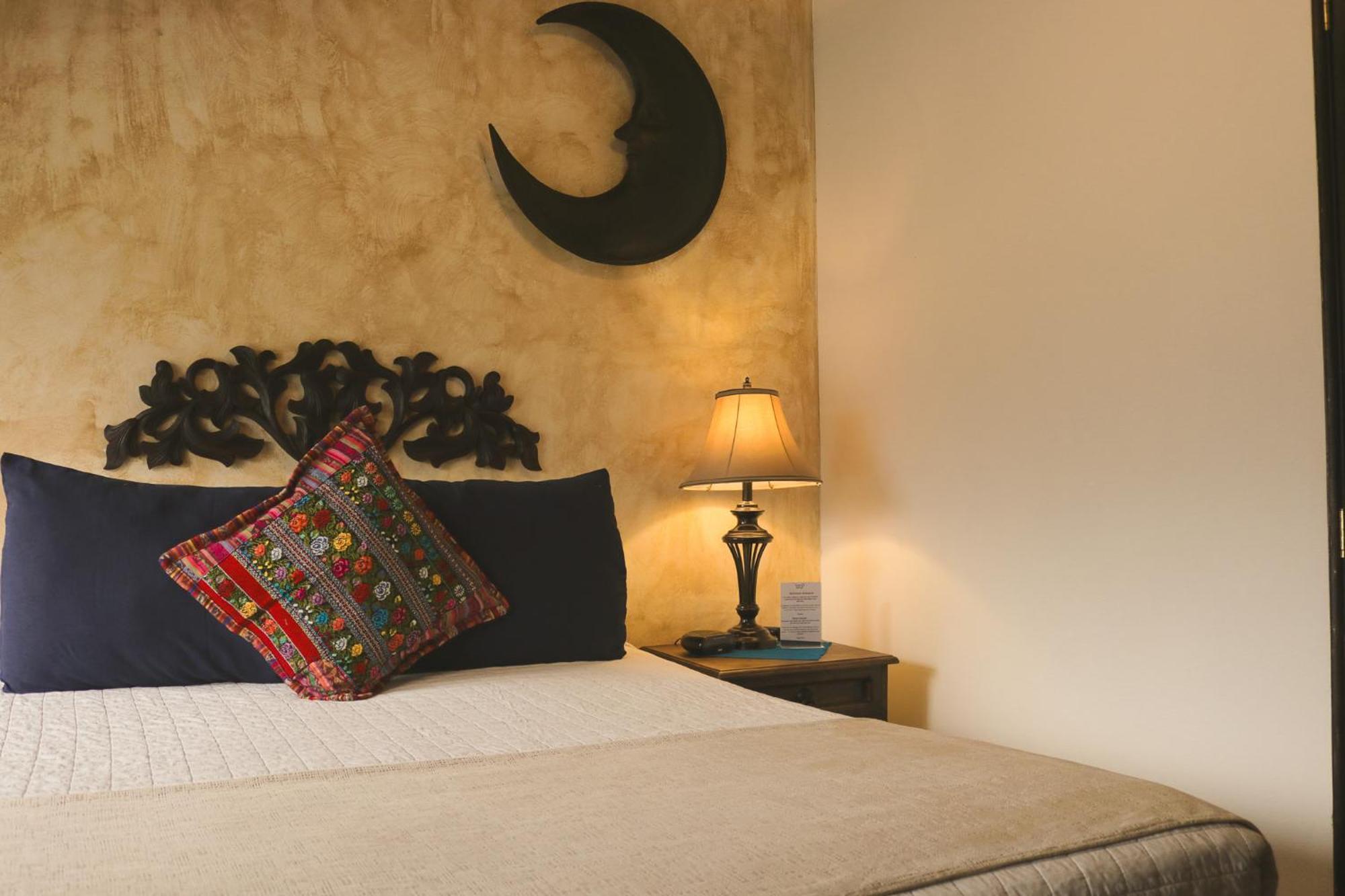 Hotel Posada De La Luna Антигуа-Гватемала Экстерьер фото