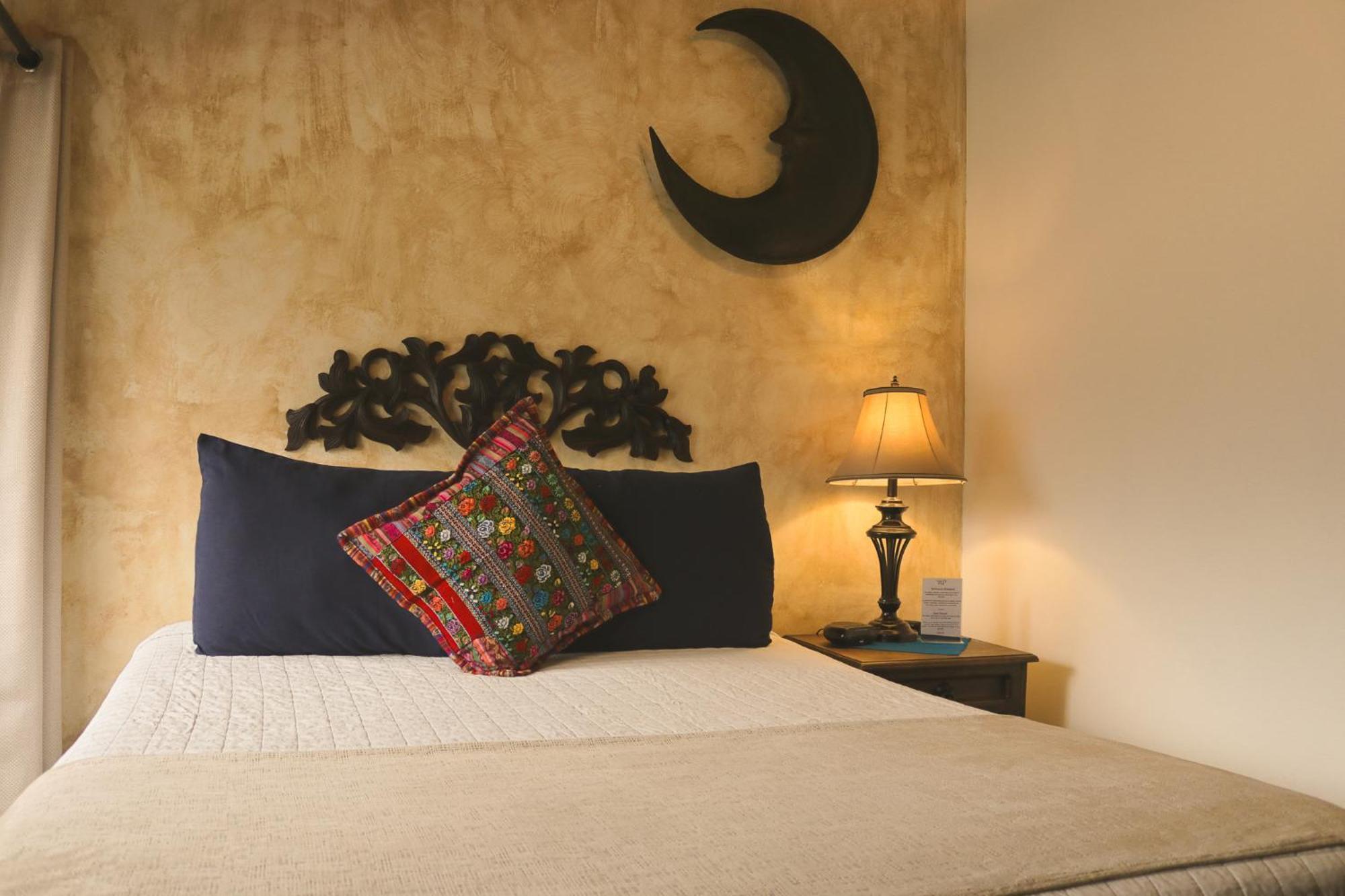 Hotel Posada De La Luna Антигуа-Гватемала Экстерьер фото