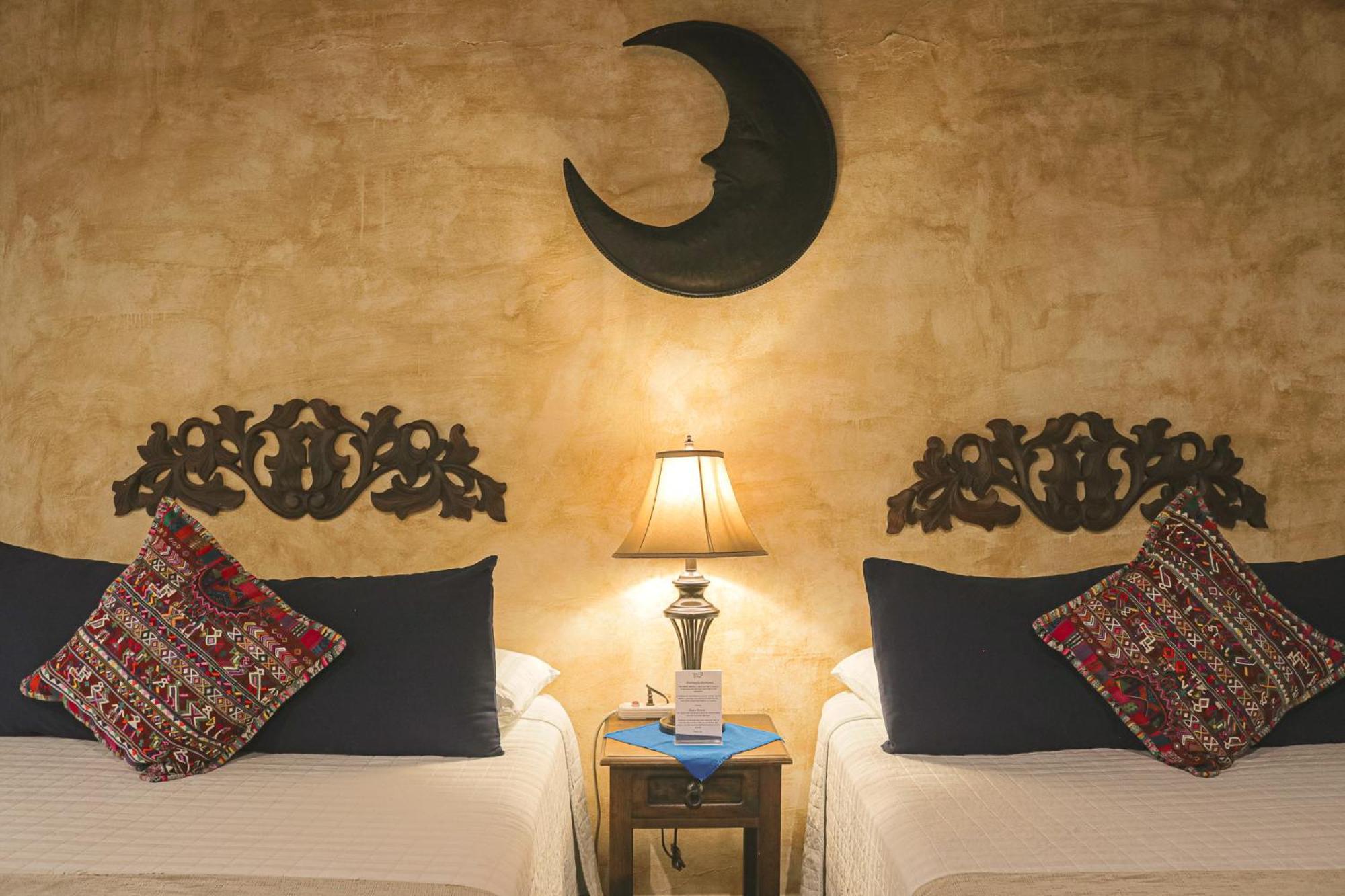 Hotel Posada De La Luna Антигуа-Гватемала Экстерьер фото