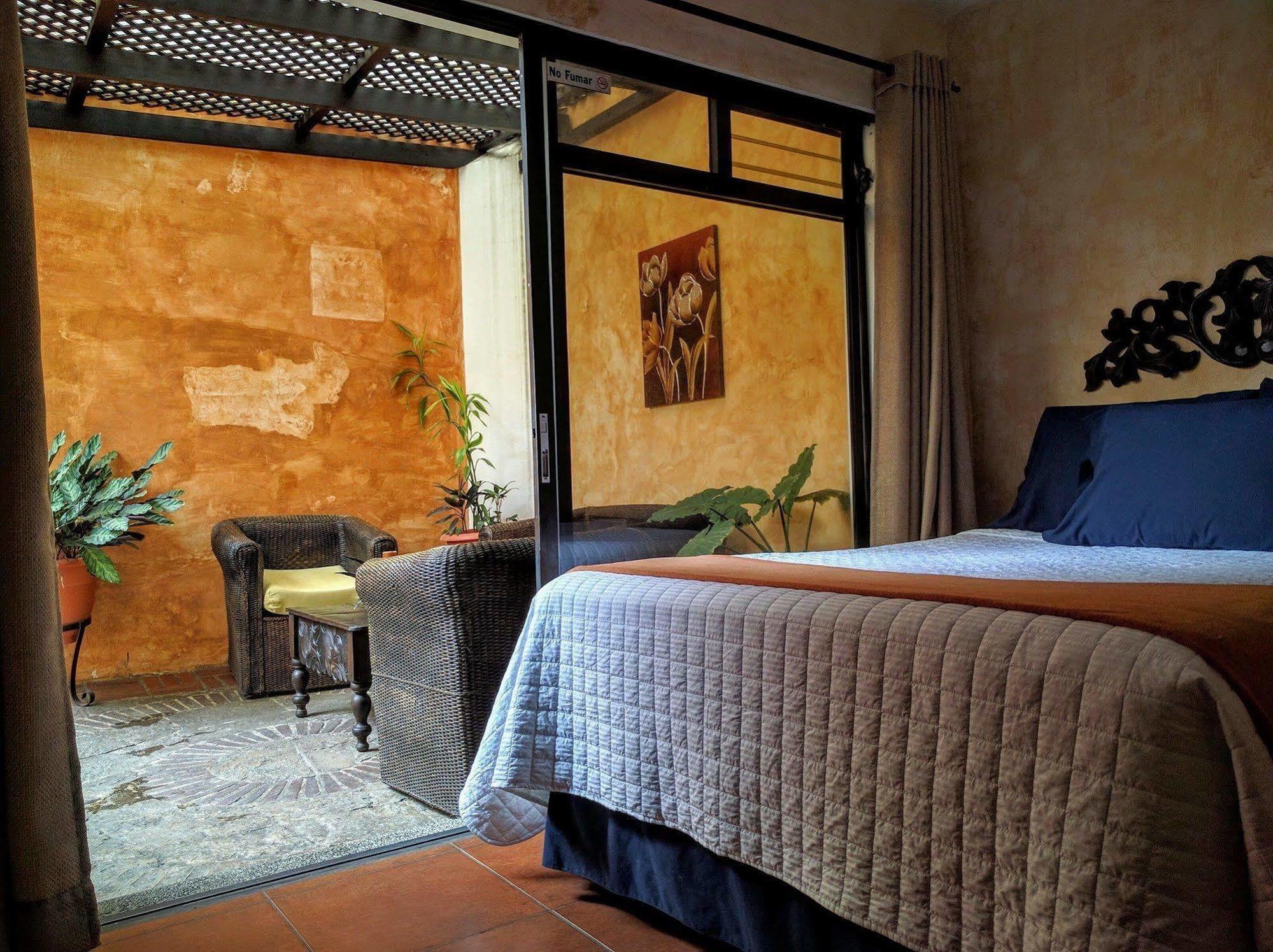Hotel Posada De La Luna Антигуа-Гватемала Экстерьер фото