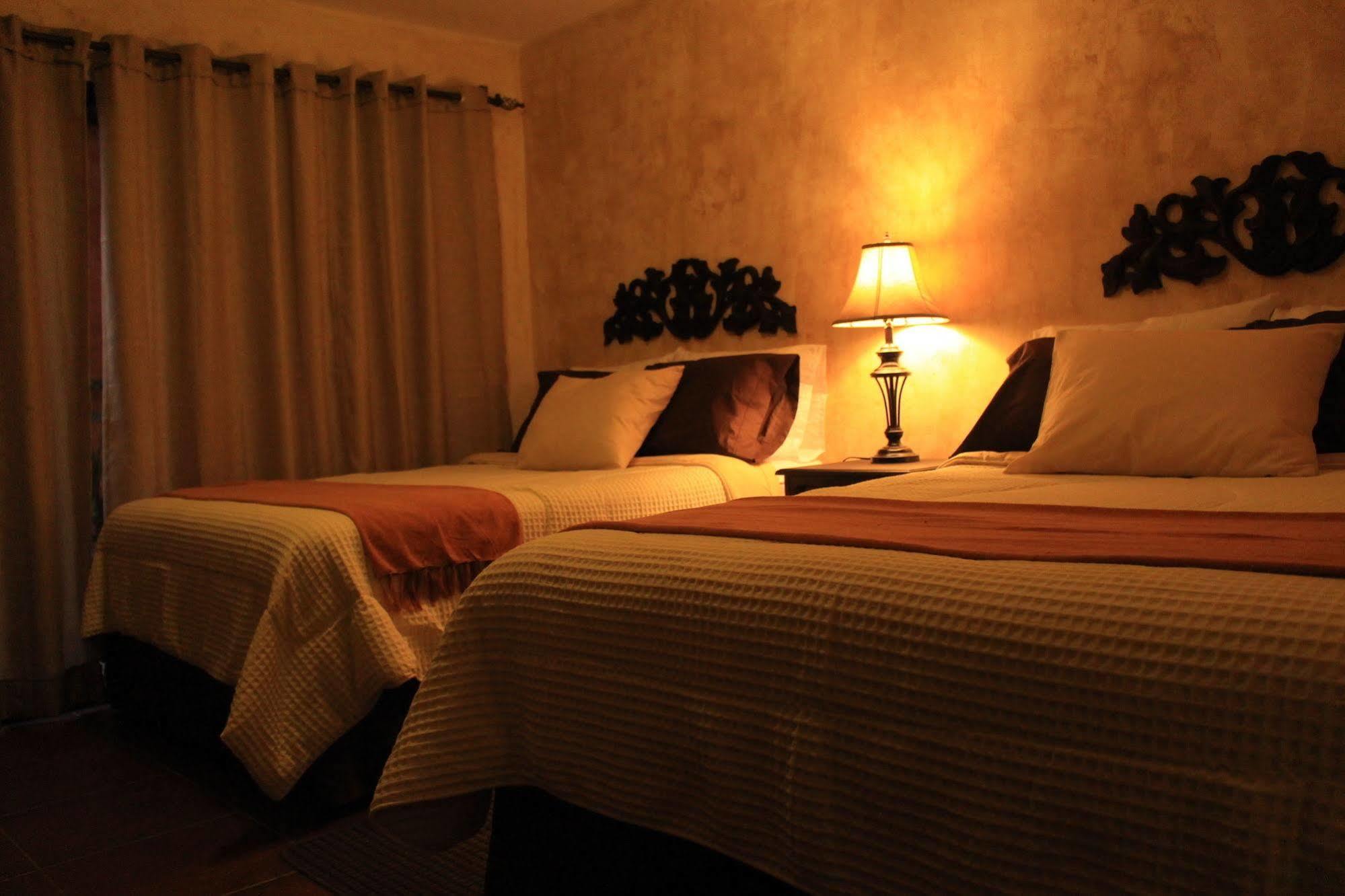 Hotel Posada De La Luna Антигуа-Гватемала Экстерьер фото